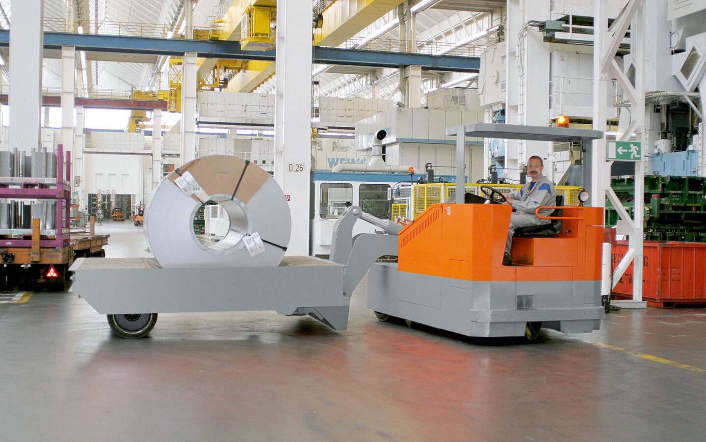 Electric towing tractor from HUBTEX